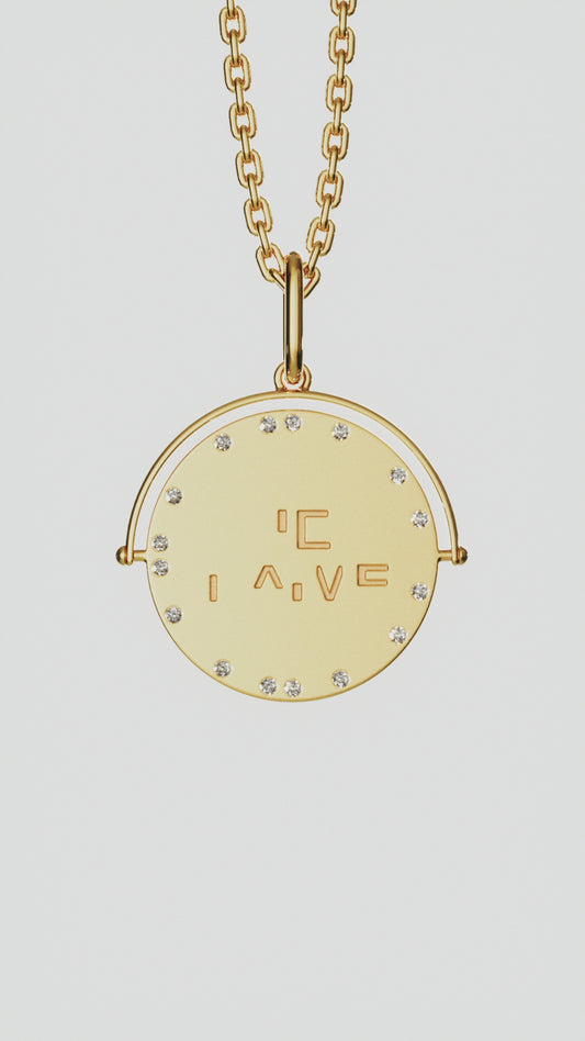 Petite amulette avec diamants